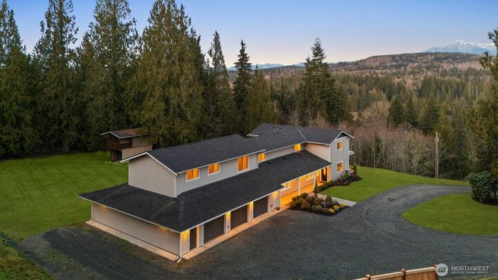 Property Photo:  4426  195th Avenue SE  WA 98290 