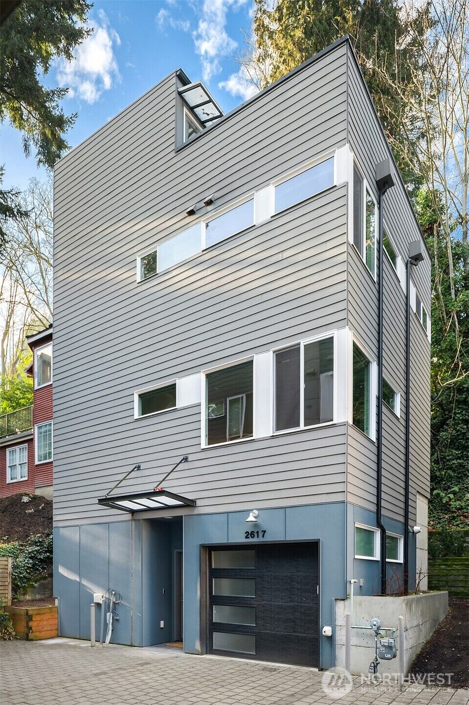 Property Photo:  2617  3rd Avenue W  WA 98119 