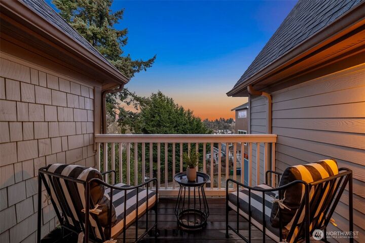 Property Photo:  337  25th Avenue E  WA 98112 