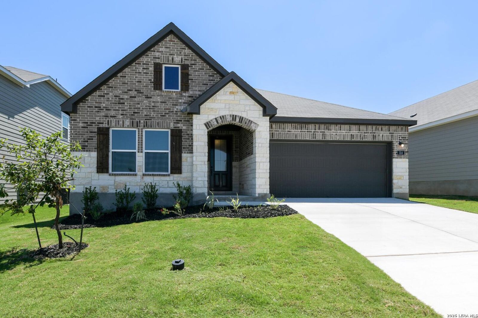 Property Photo: 314 Brood Dr TX 78101