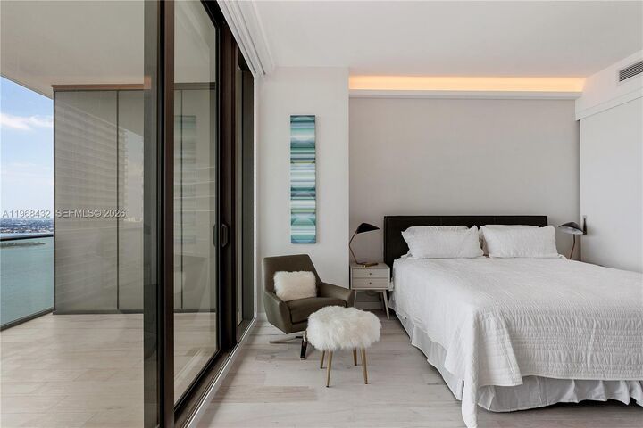 Property Photo: 480 NE 31st St 2804 FL 33137