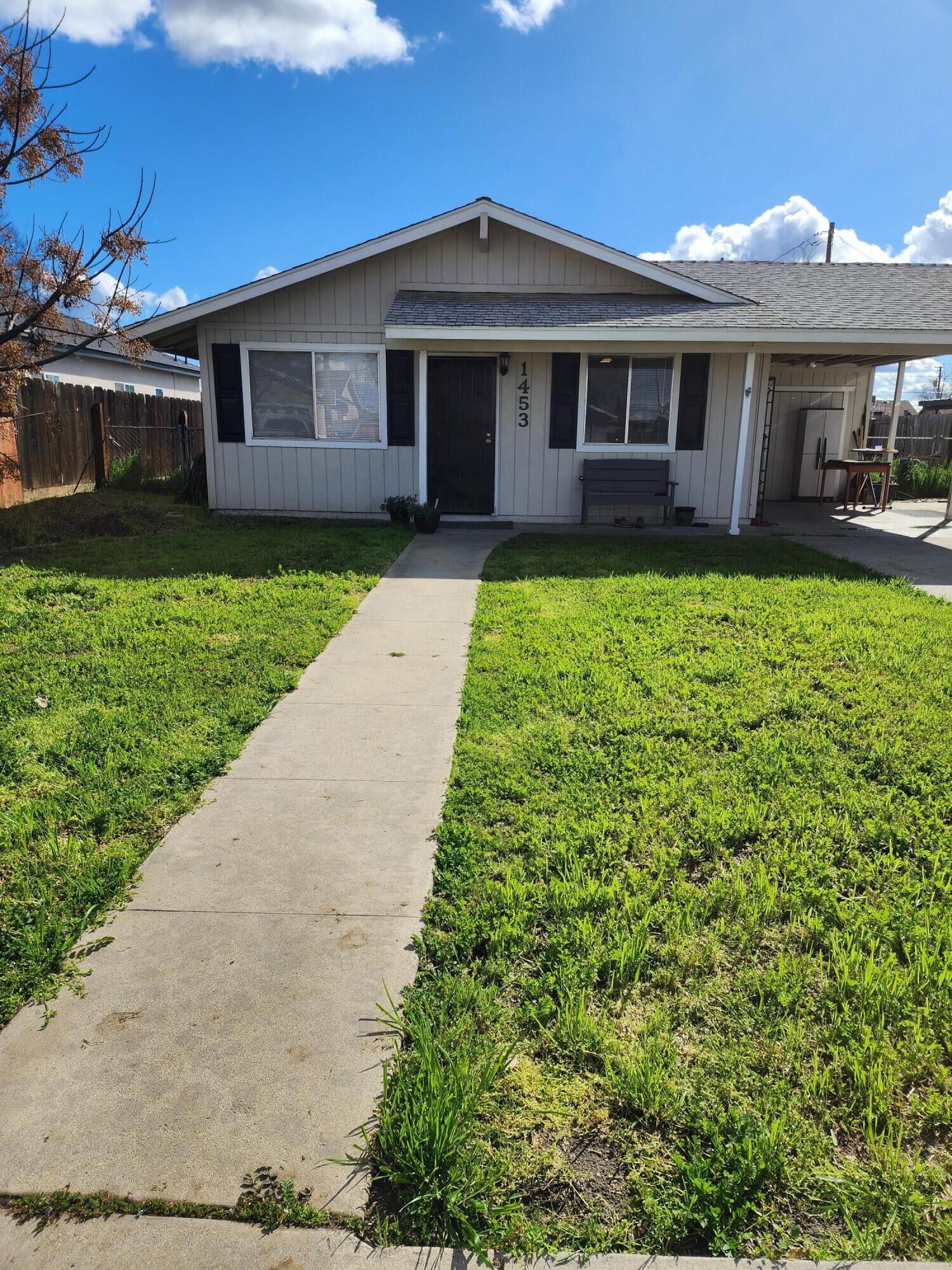 Property Photo:  1453 E Sonora Avenue  CA 93274 