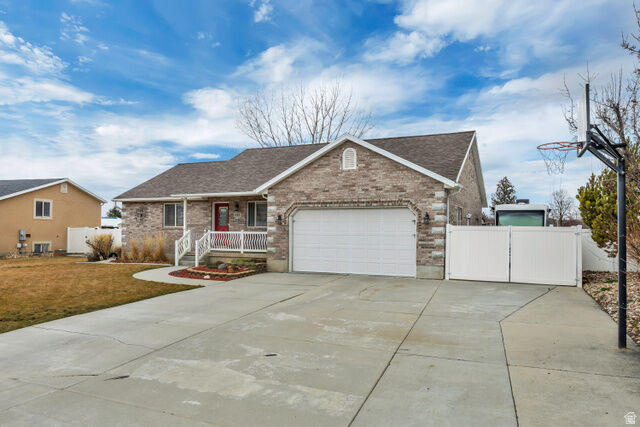 Property Photo: 613 W Saddlebrook Dr UT 84651