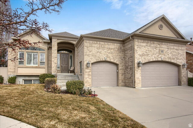 Property Photo: 1653 E Crescent View Circle Cir UT 84092