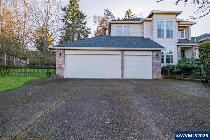 Property Photo:  1235 NW Countryside Ct  OR 97128 