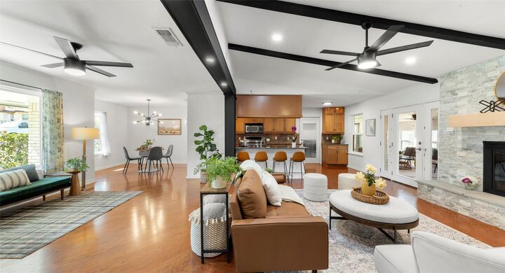 Property Photo:  1704 Shelbourne Drive  TX 78752 