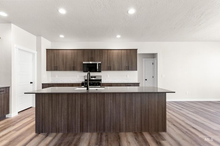 Property Photo:  17662 N Boone Peak Ave  ID 83687 