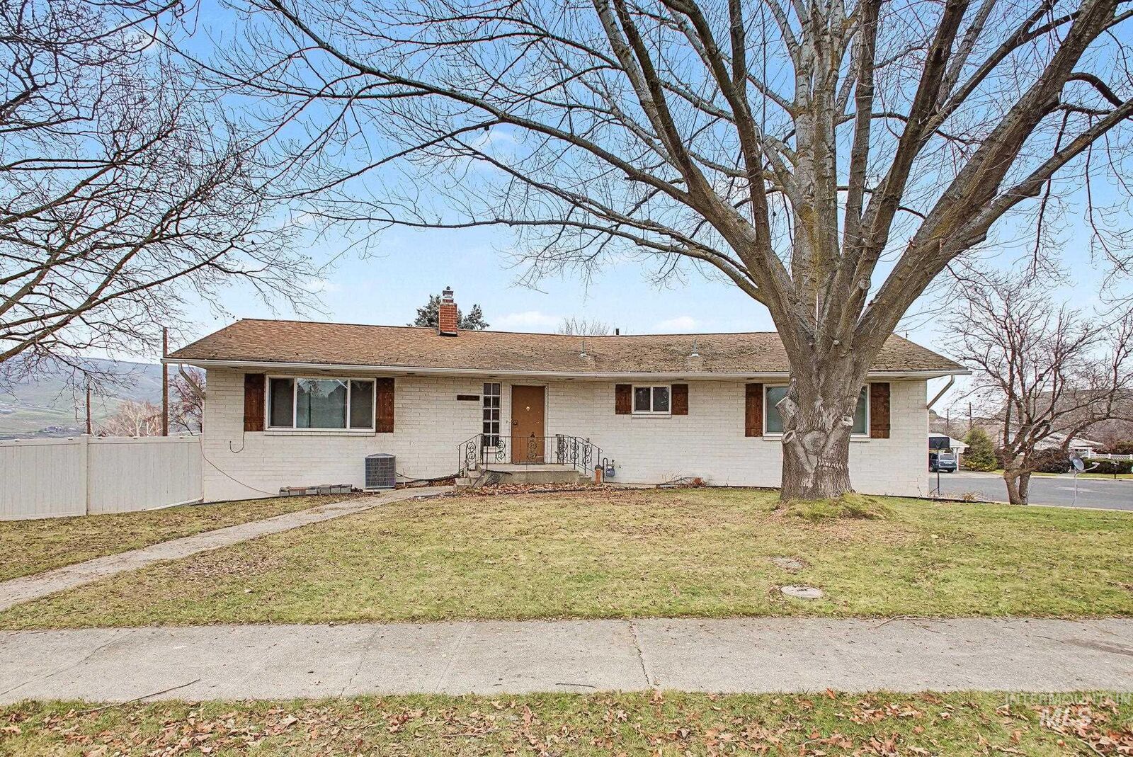 Property Photo: 2715 Sunset Drive ID 83501