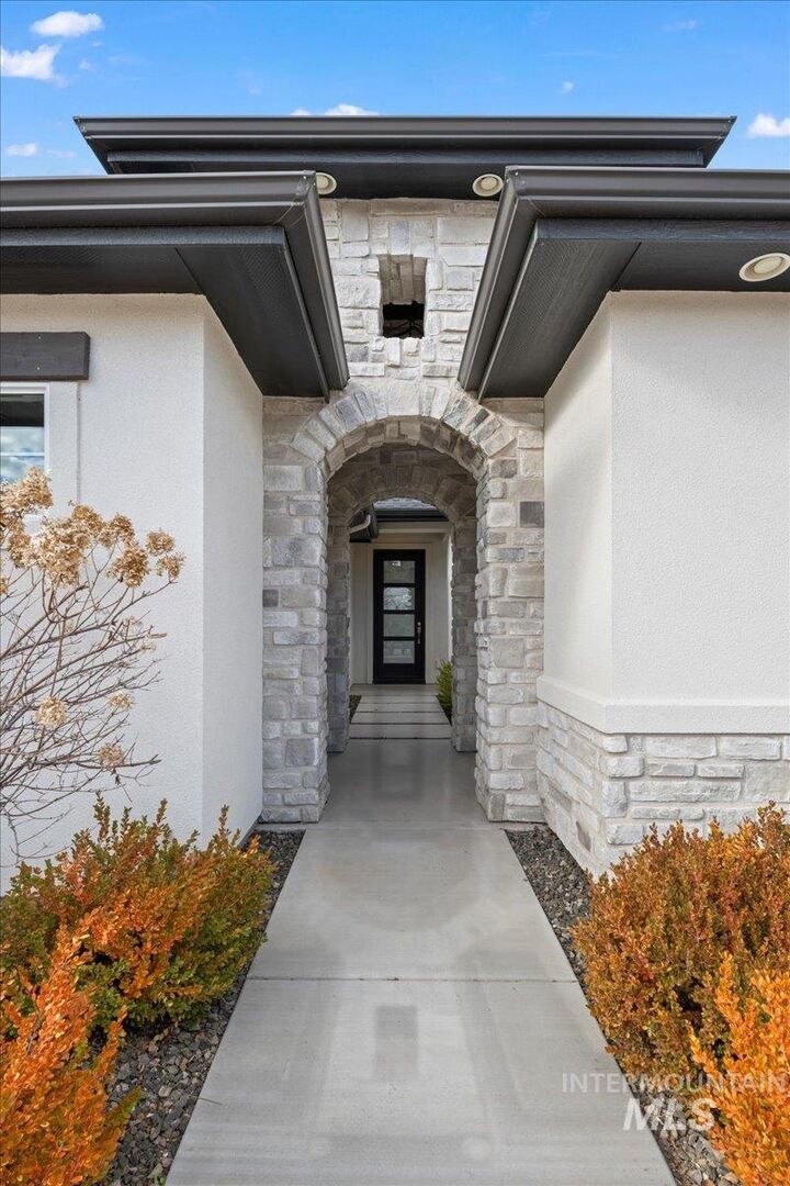 Property Photo: 8154 W Decathlon Dr ID 83616