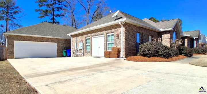 Property Photo:  204 Mitculler Court  GA 31047 