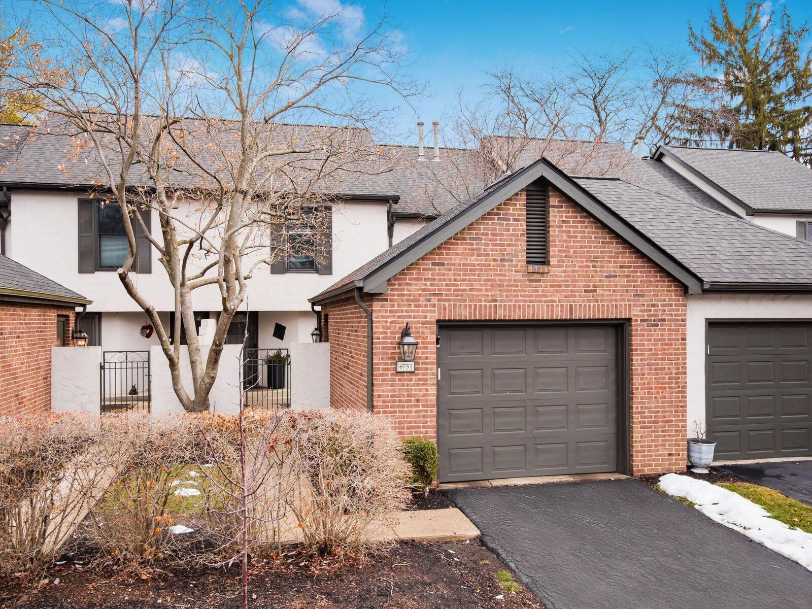 Property Photo: 6751 Willow Grove E Place OH 43017