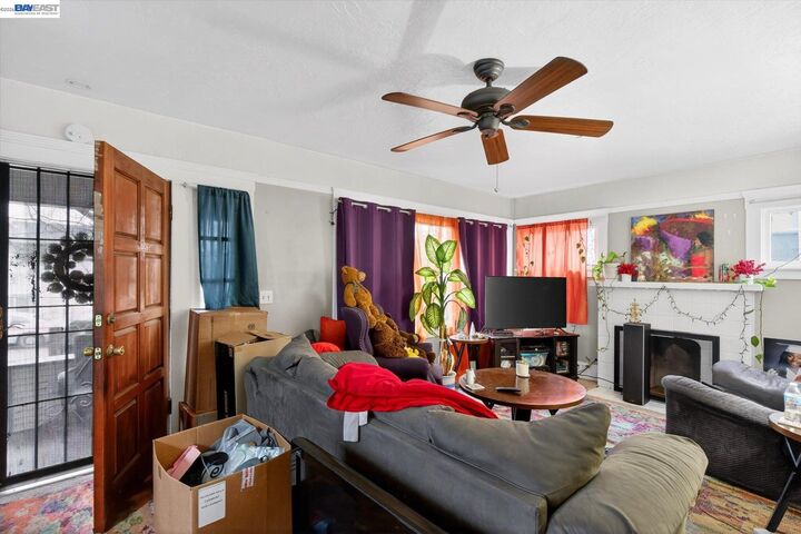 Property Photo: 2724 E 22nd St CA 94601