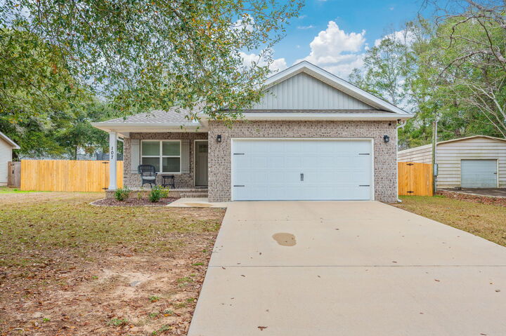Property Photo: 107 Jeff Drive FL 32536