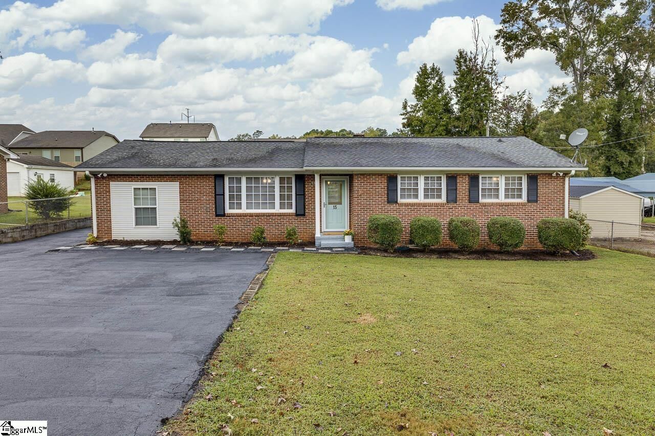 Property Photo: 15 Strawberry Drive SC 29617
