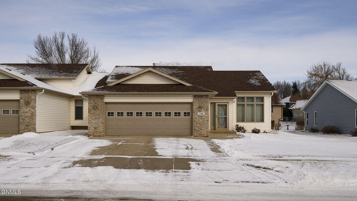 Property Photo:  756 W Interstate Avenue W  ND 58503 