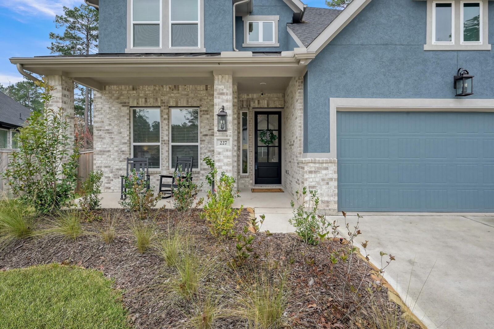 Property Photo: 227 Garden Rose Trail TX 77318