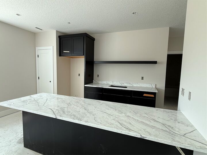 Property Photo:  1362 S Lotus Place  IA 50266 