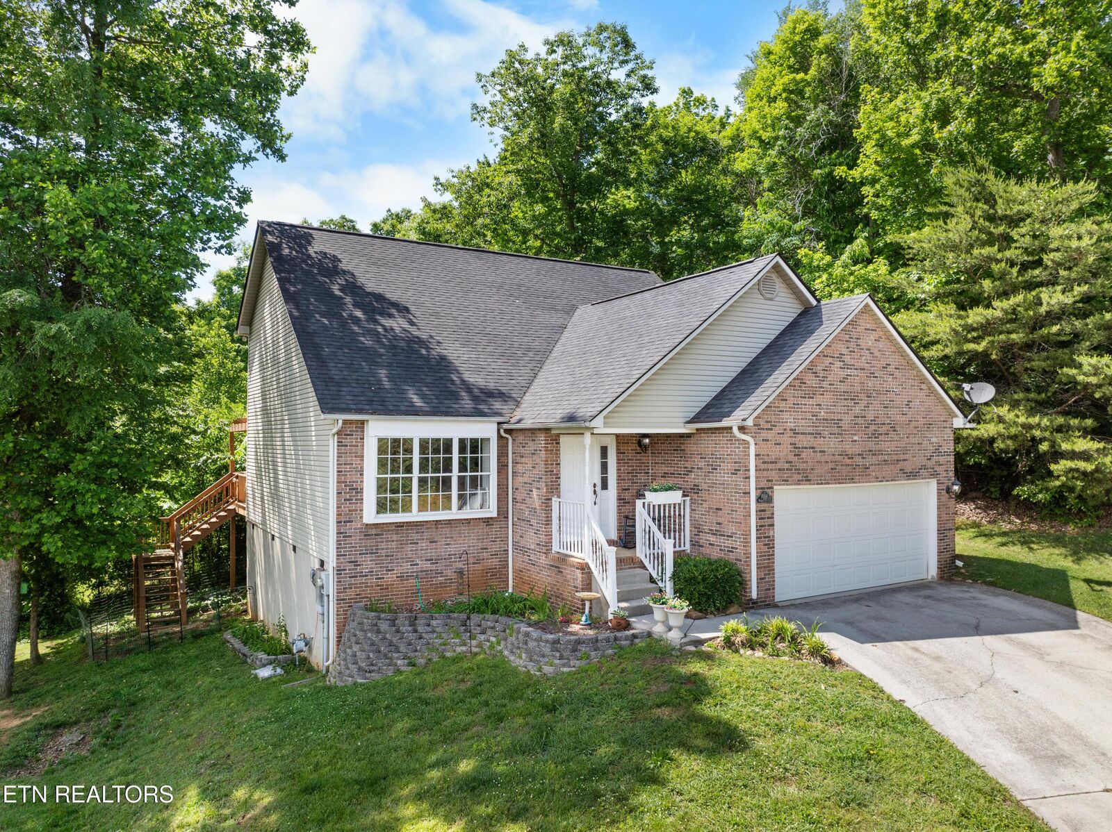 Property Photo: 1004 Sugar Creek Lane TN 37920