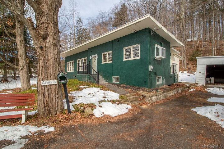Property Photo:  4 Lonny Drive  NY 12428 