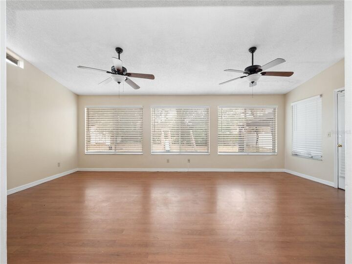 Property Photo: 6131 Sparling Hills Circle FL 32808