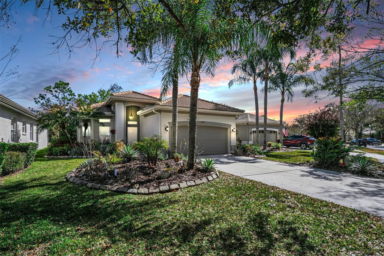 Property Photo:  1527 Woodstream Drive  FL 34677 