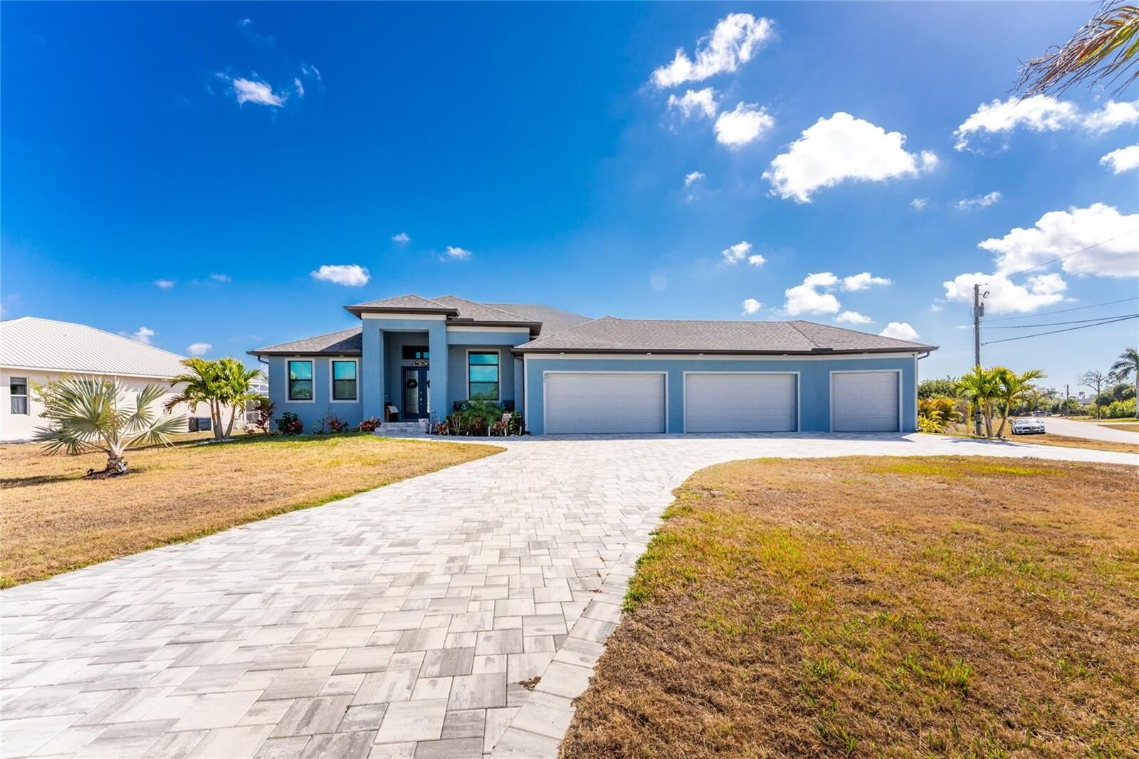 Property Photo:  401 Albatross Road  FL 33947 