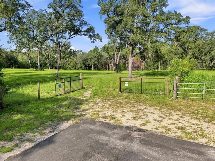 Property Photo:  2720 E Fawn Court  FL 34452 