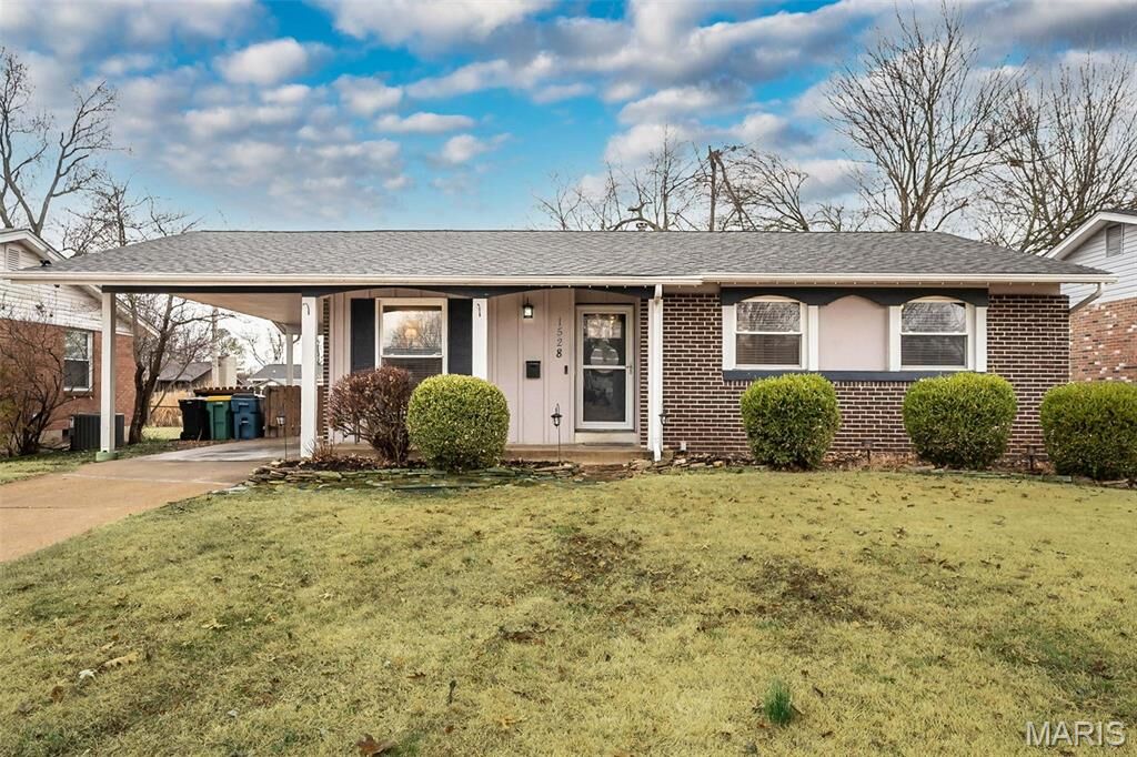 Property Photo:  1528 Coachway Lane  MO 63042 