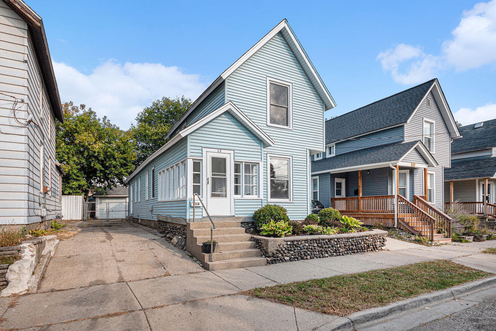 Property Photo:  318 Hogadone Avenue SW  MI 49504 