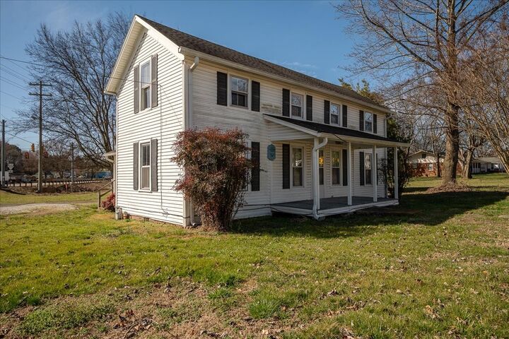Property Photo: 202 Vine St TN 38469