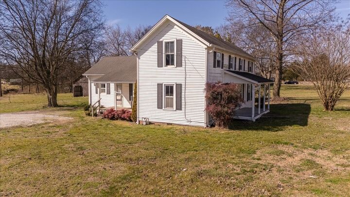 Property Photo: 202 Vine St TN 38469