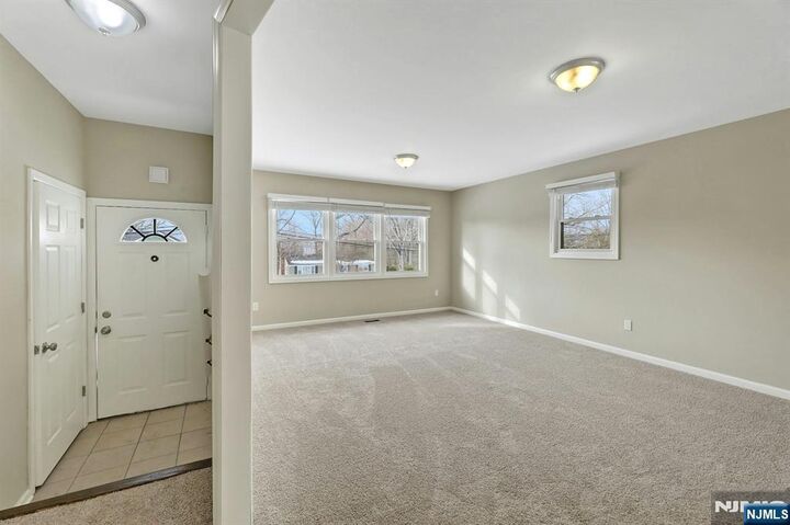 Property Photo:  8 Iroquois Avenue  NJ 07436 