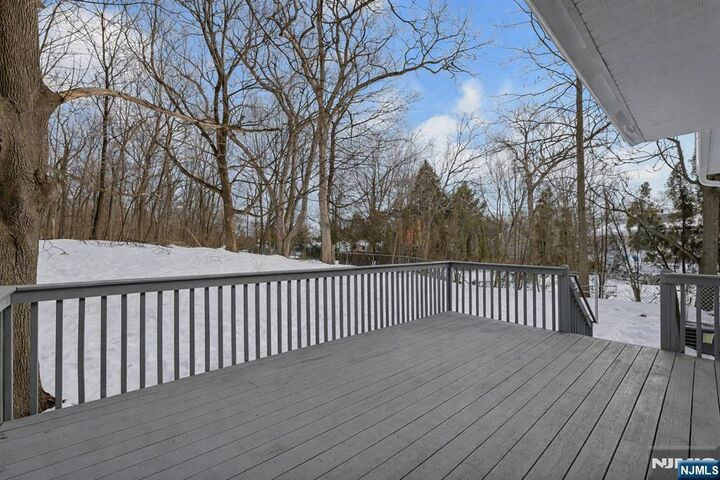 Property Photo:  8 Iroquois Avenue  NJ 07436 