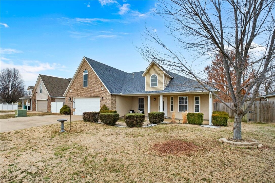 Property Photo: 1011 W Green Acres Place AR 72758