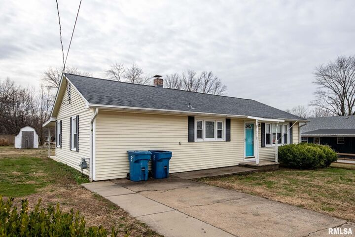 Property Photo:  107 E Vermont Street  IL 62918 