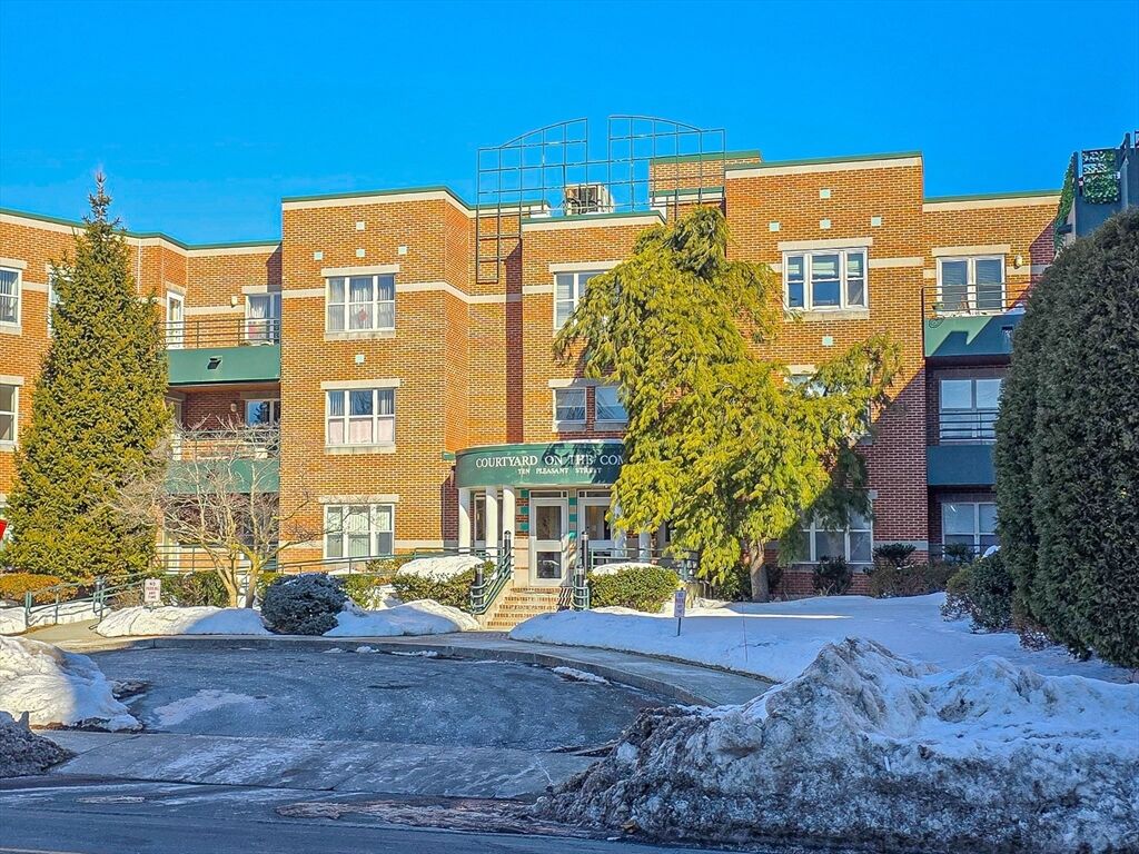 Property Photo:  10 Pleasant St 205  MA 01902 