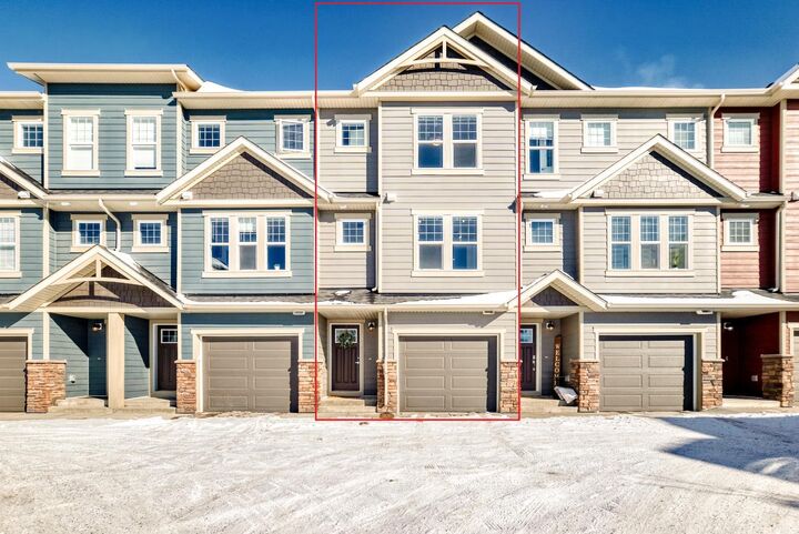 Property Photo:  272 Cranbrook Square SE  AB T3M 3K8 