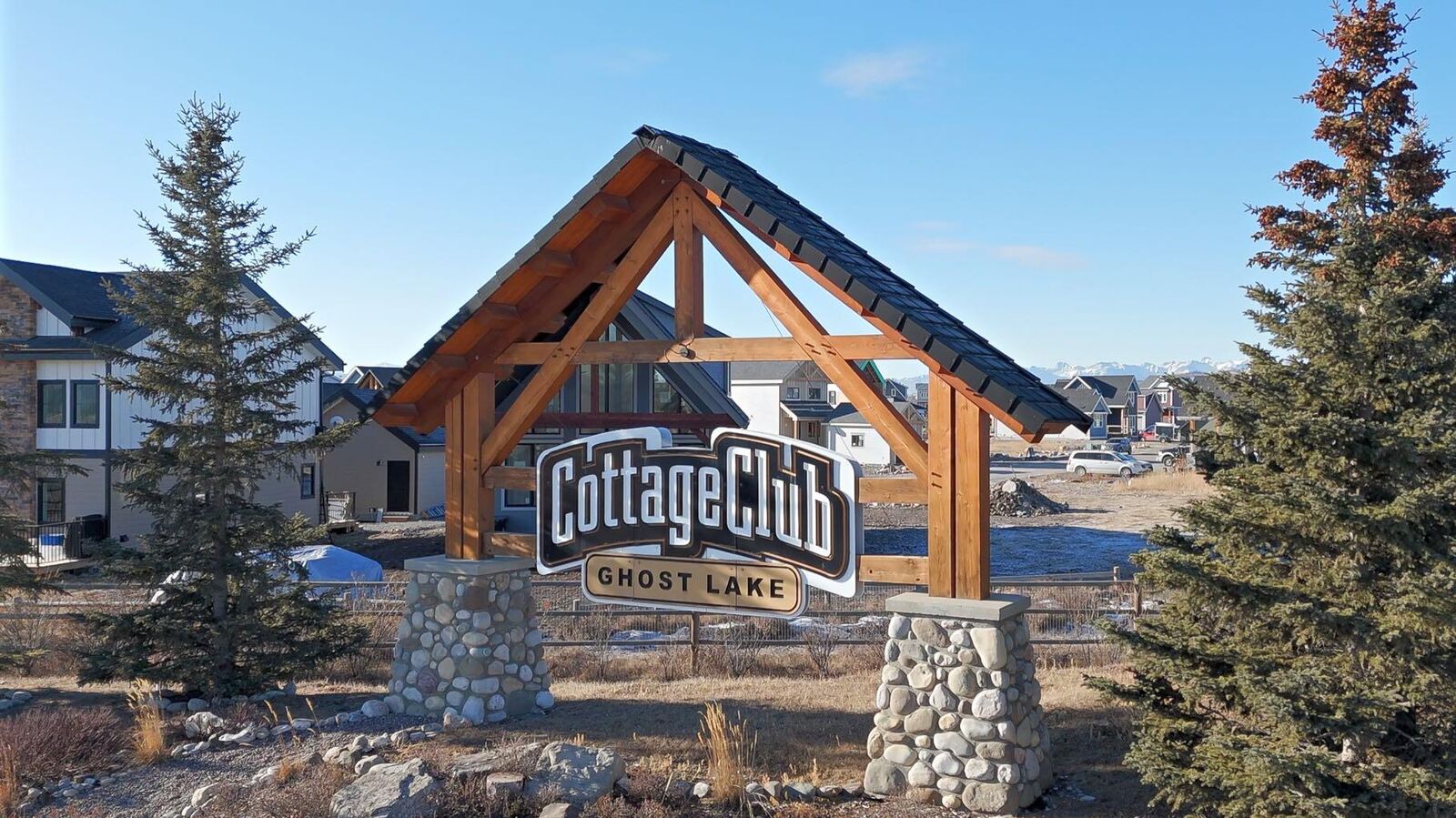 Property Photo: 624 Cottageclub Bend AB T4C 1B1