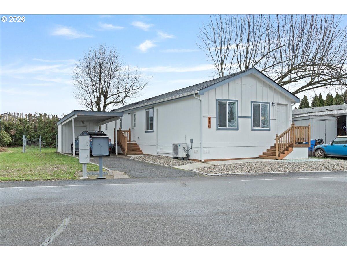 Property Photo:  176 Clearwater Ave NE  OR 97301 