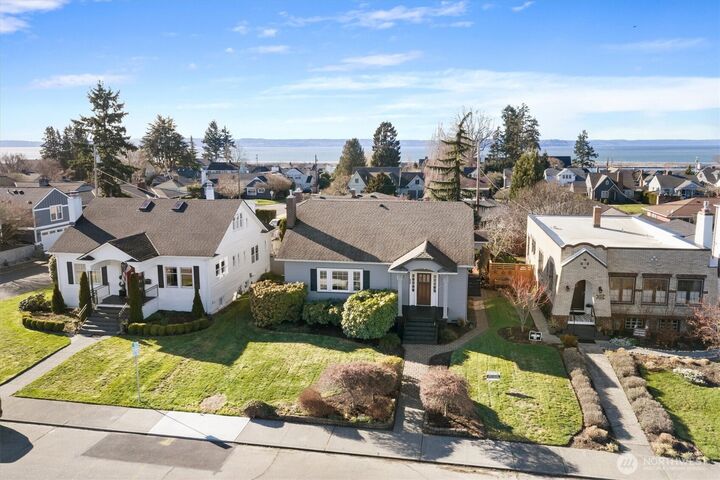 Property Photo:  828  Hoyt Avenue  WA 98201 