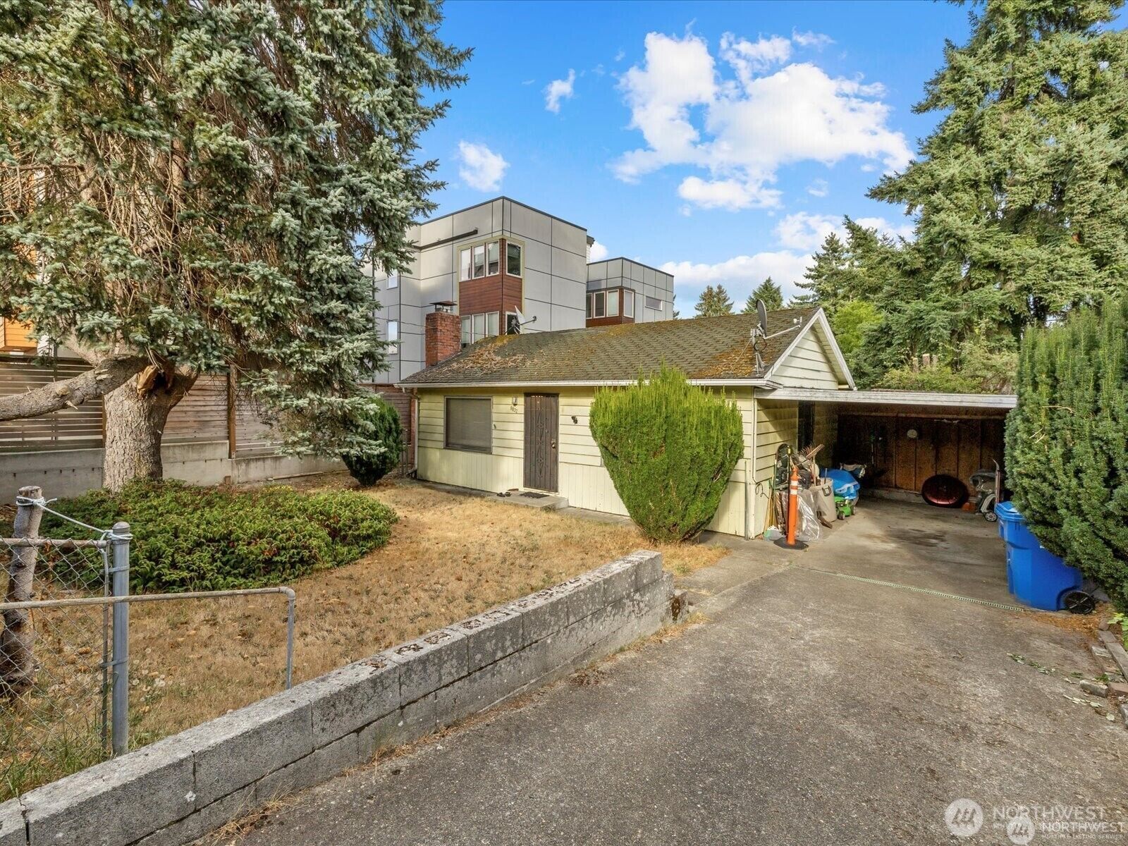 Property Photo: 8832 Interlake Ave N WA 98103
