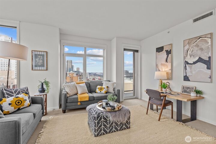 Property Photo:  2721  1st Avenue 1007  WA 98121 