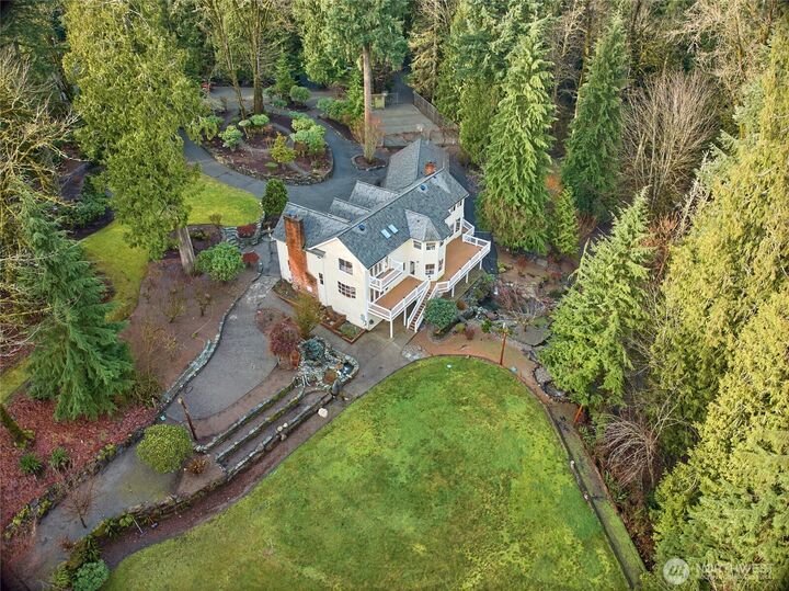 Property Photo:  18400  228th Avenue NE  WA 98077 