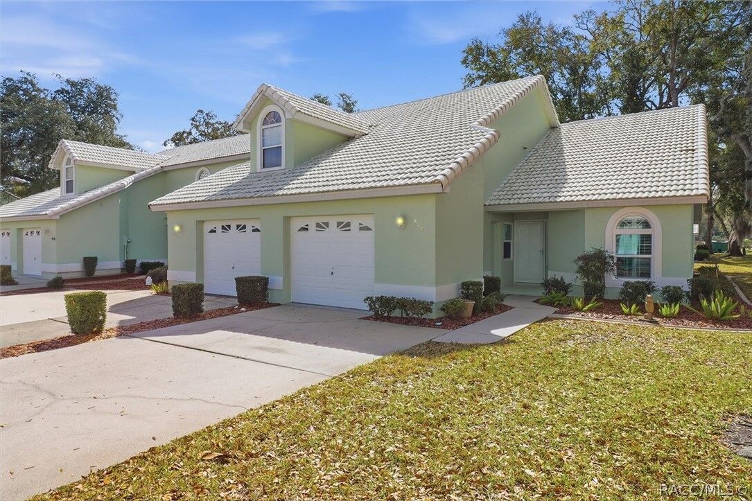 Property Photo:  819 Lanark Drive  FL 34453 