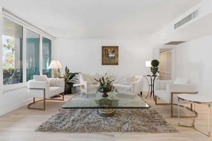 Property Photo:  100 SE 5th Avenue 102  FL 33432 