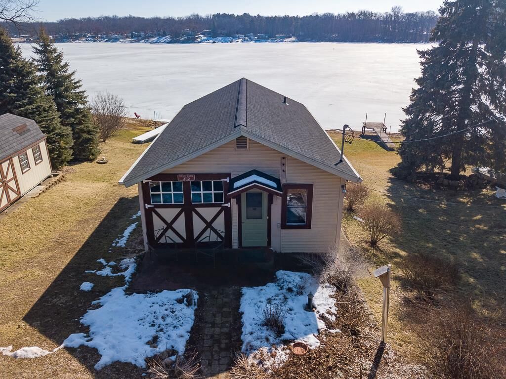 Property Photo:  3112 E Edgewater Street  WI 53563 