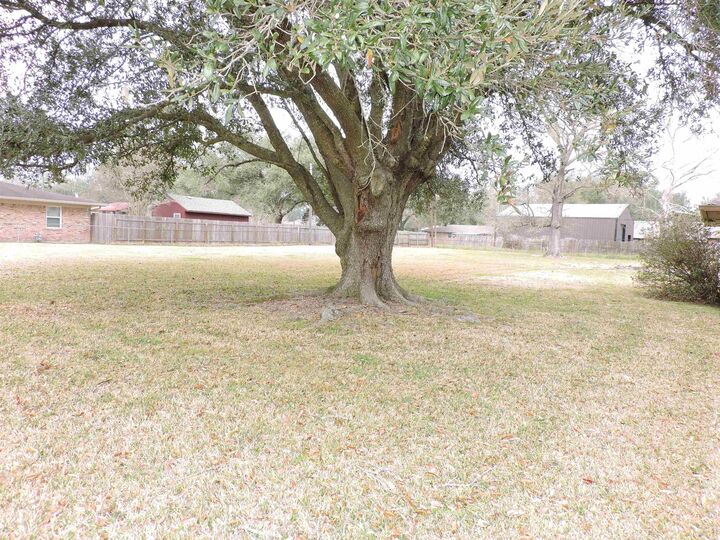 Property Photo:  1306 Bassett St  TX 77632-1836 