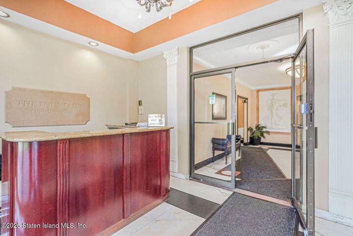 Property Photo:  1100 Clove Rd 5G  NY 10301 