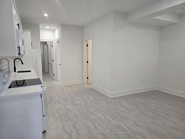 Property Photo:  195 Danforth Road Bsmt  ON M1L 3X1 