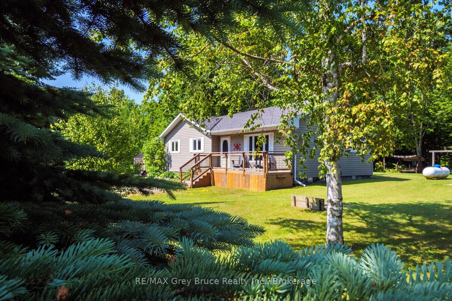 Property Photo: 32 Sugarbush Road ON N0H 2T0